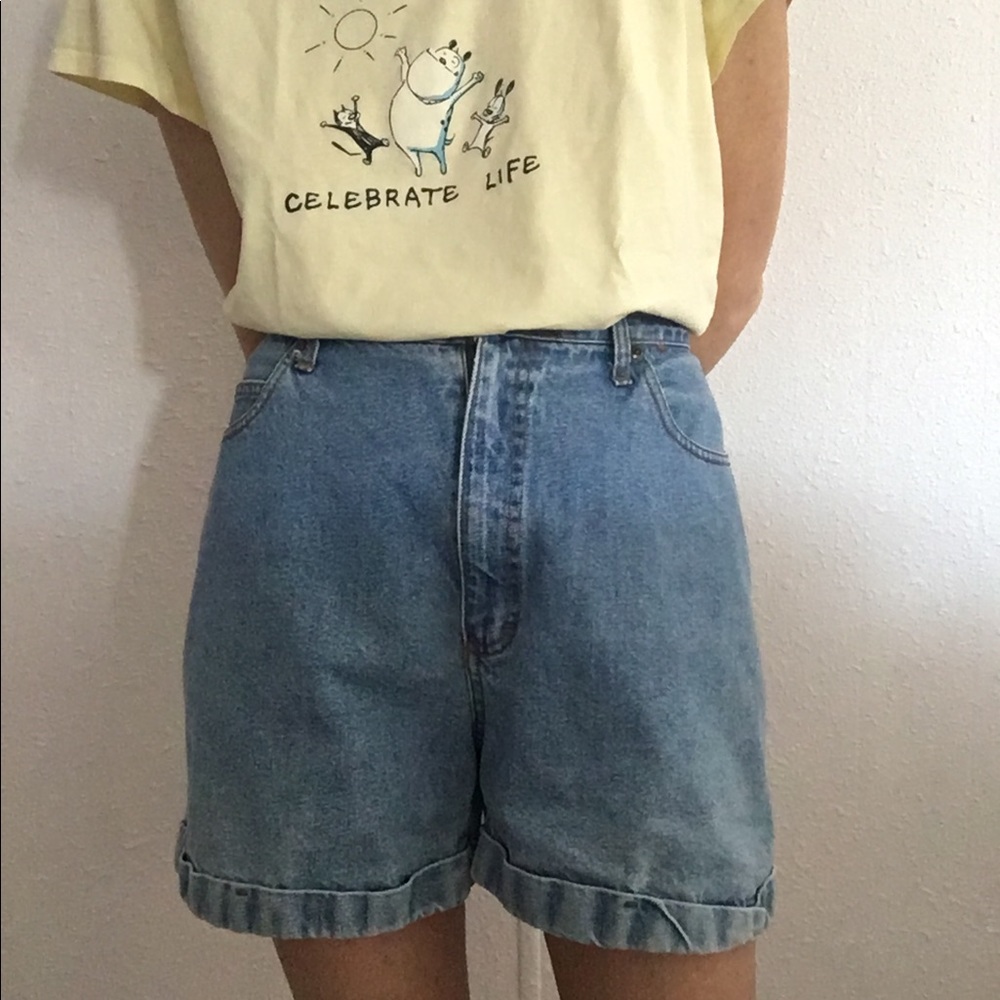 🫂VTG hi rise mid wash jean shorts